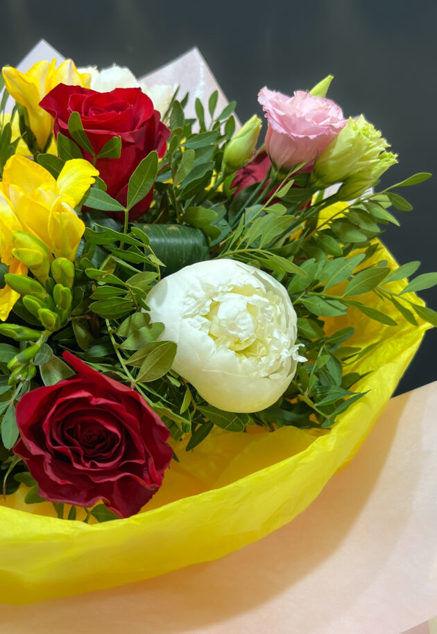Buchet "Spring fantasy" - Image 3