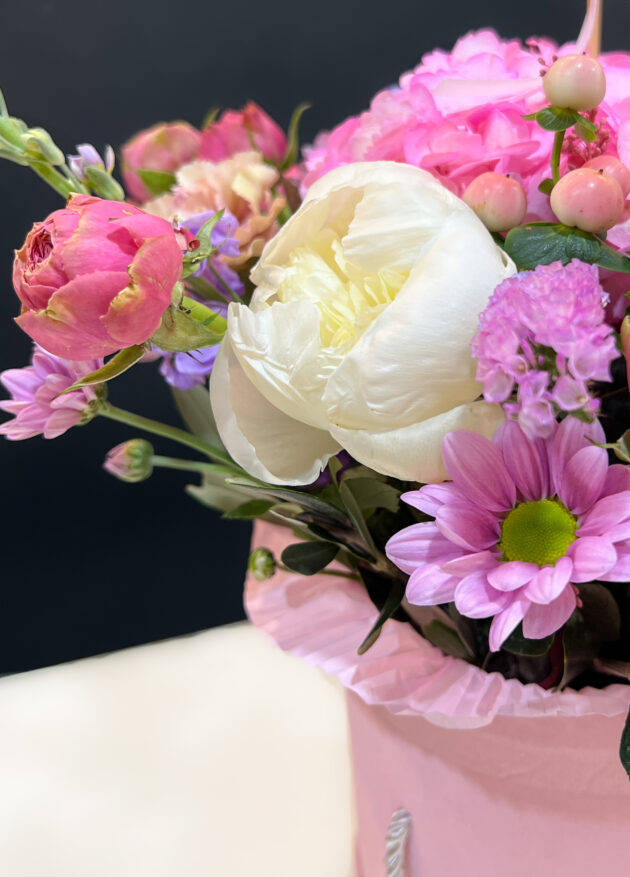 Aranjament floral "Pink Delicacy" - Image 3
