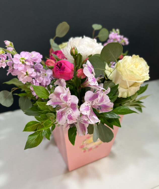 Aranjament floral "Eleganta roz"