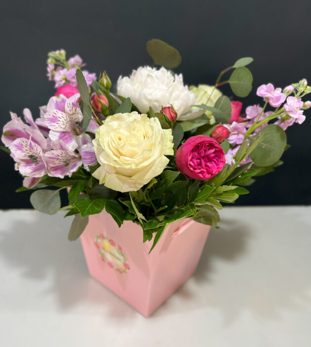 Aranjament floral "Eleganta roz" - Image 3