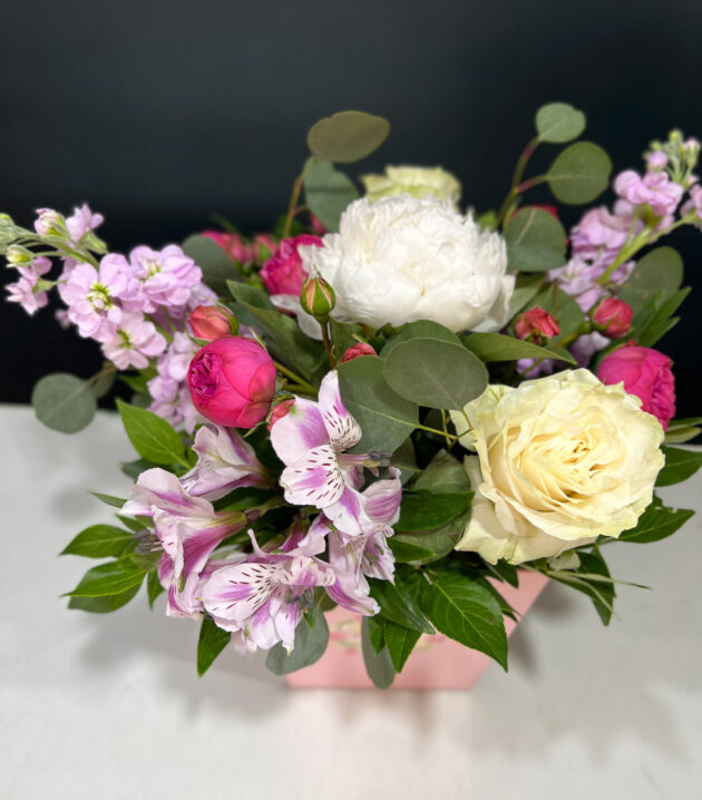 Aranjament floral "Eleganta roz" - Image 2